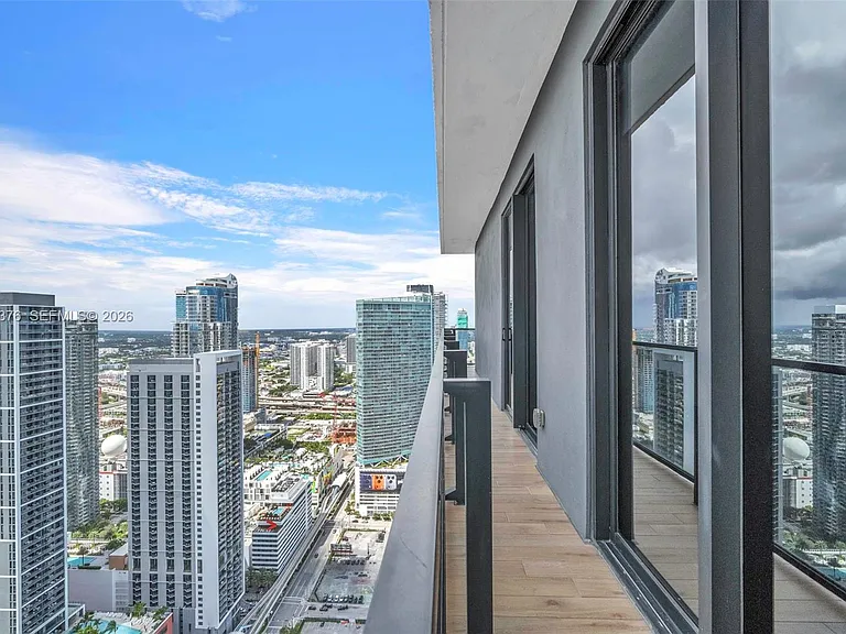 398 NE 5th St #Penthouse 4701 — Photo 45