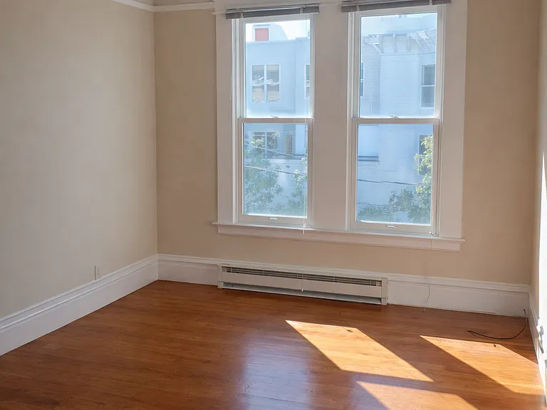 586 Cole St — Photo 4