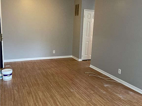 3rd image of 131 Cortelyou Ave APT 2-4