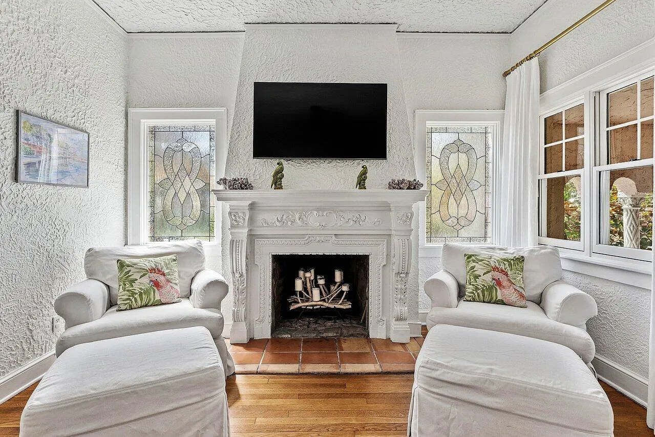 2 bed, 1.0 bath, 1197 sqft, $4,750 — Photo 3