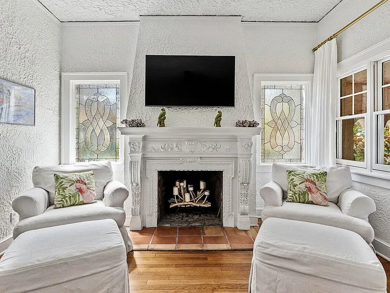 217 SE Coconut Ave — Photo 3
