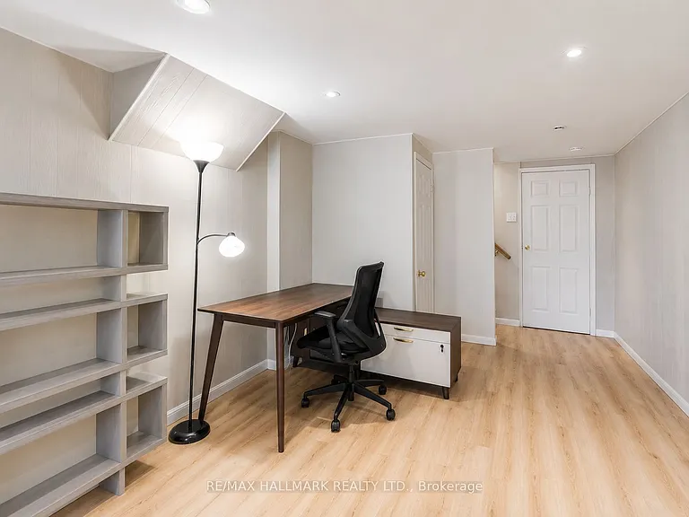 36 Kitsilano Cres — Photo 19