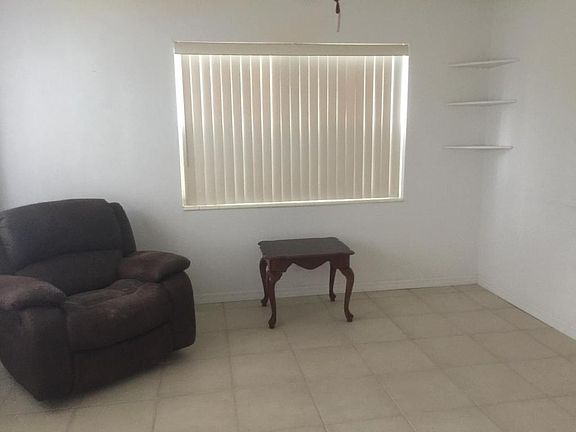 3rd image of 219 Camden J