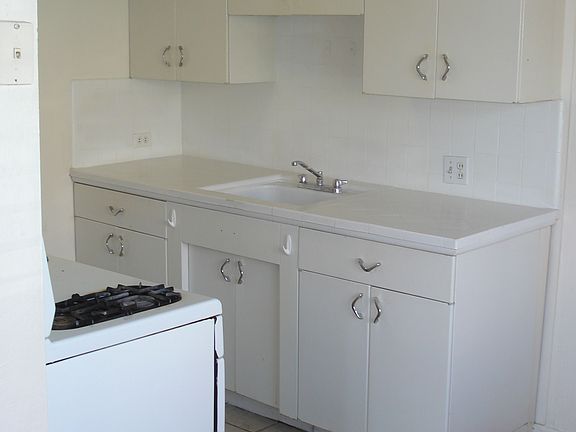 4th image of 33 N Clarkson St #4