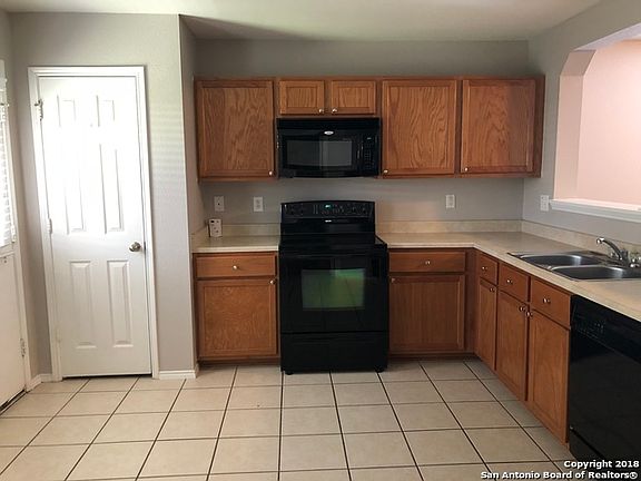 4th image of 5814 Sherbrooke Oak
