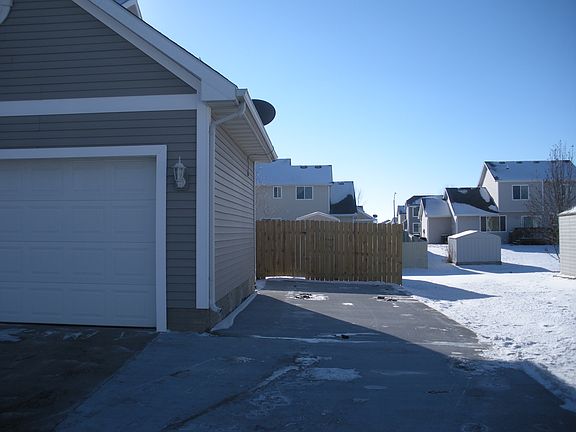 2nd image of 570 SE Melrose Dr