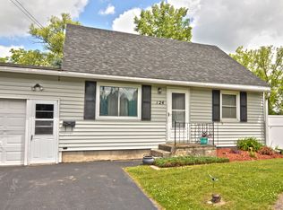 124 Northfield Dr, North Syracuse, NY 13212