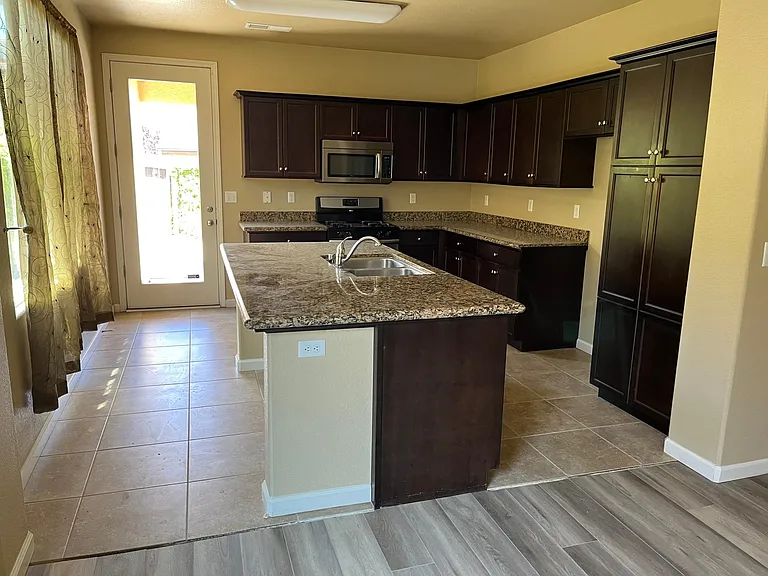 2462 E Turnberry Ave — Photo 5