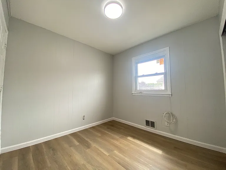 105 Burgher Ave #1R — Photo 14