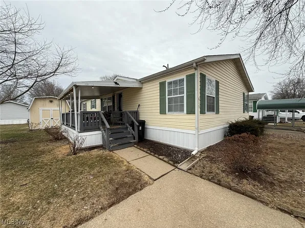 615 Sandpiper Ln SE, New Philadelphia, OH 44663