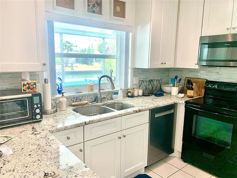 1714 Meadowood St — Photo 38