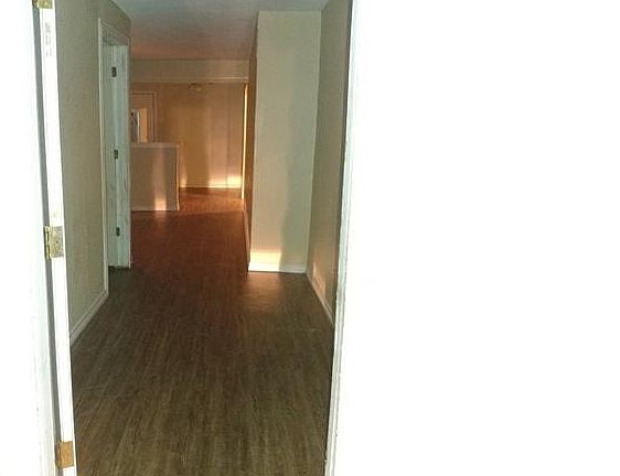 2nd image of 720 N Avenue C