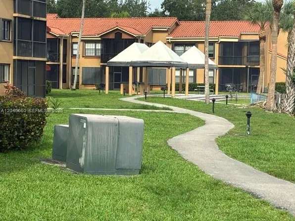 15545 Miami Lakeway N APT 303, Miami Lakes, FL 33014