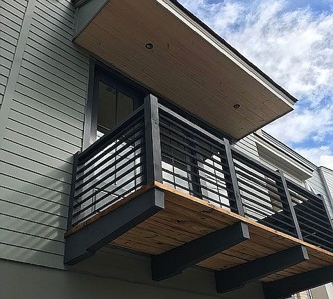 Balcony & Rooftop Deck