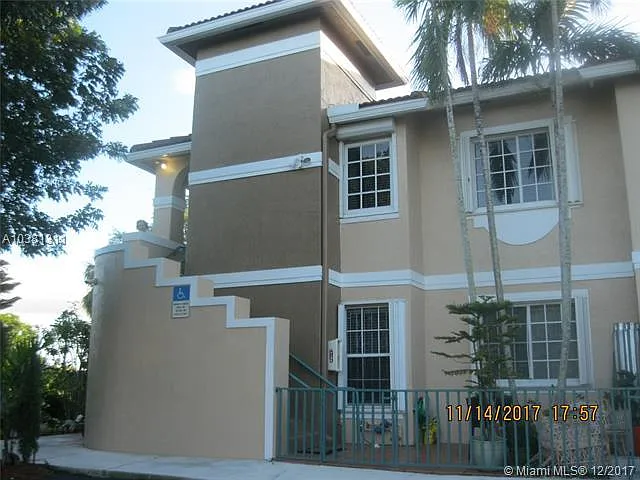 3 bed, 1250 sqft, $3,100 — Photo 2