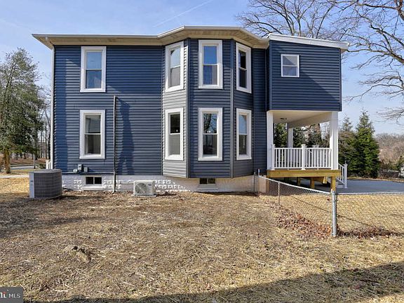5th image of 404 Bloomsbury Ave