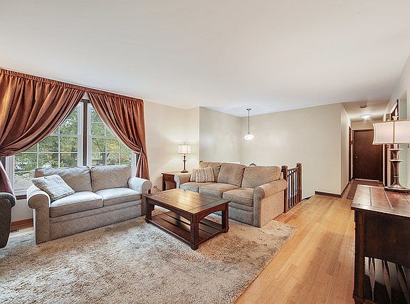 3rd image of 1147 Brentwood Ln