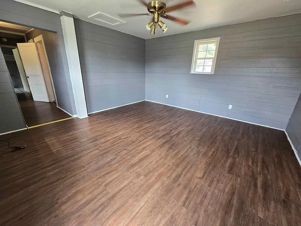 2 bed, 1.0 bath, 801 sqft, $1,040 — Photo 2