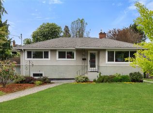 3588 Savannah Ave, Saanich, BC V8X1S7
