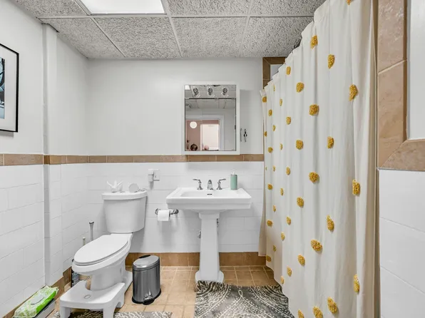 300 Communipaw Avenue image 22 of 34