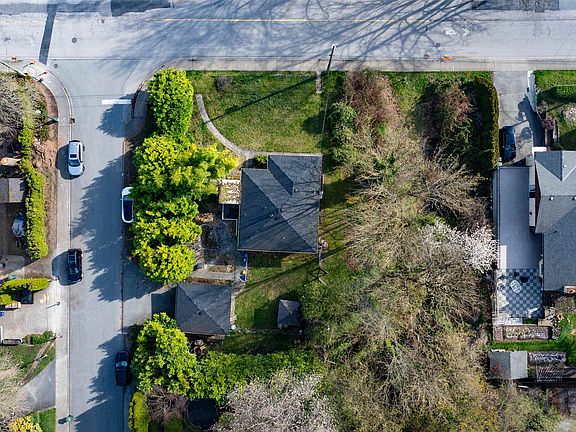 3rd image of 971 Rochester Ave
