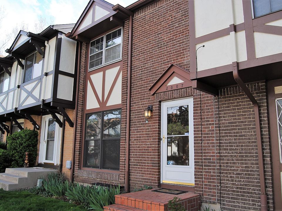 3 Bedrooms, 3 Bathrooms, 2 Covered Parking Spots, Pool, Tenn