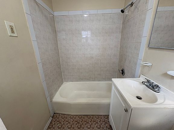 5th image of 70 Ellis Ave APT 1