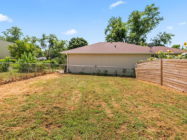 4505 Bancroft St — Photo 35