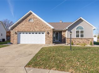 12 Copperfield Ln, Charleston, IL
