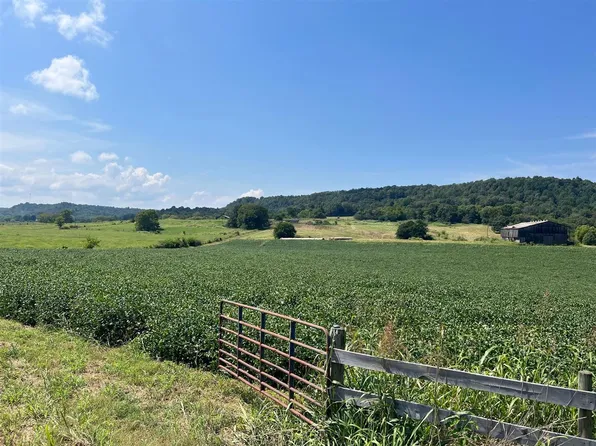 1405 N Dixie St, Horse Cave, KY 42749