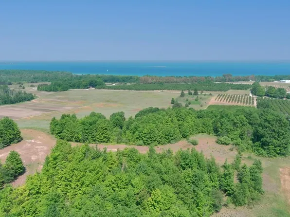 N Overlook Rd, Northport, MI 49670