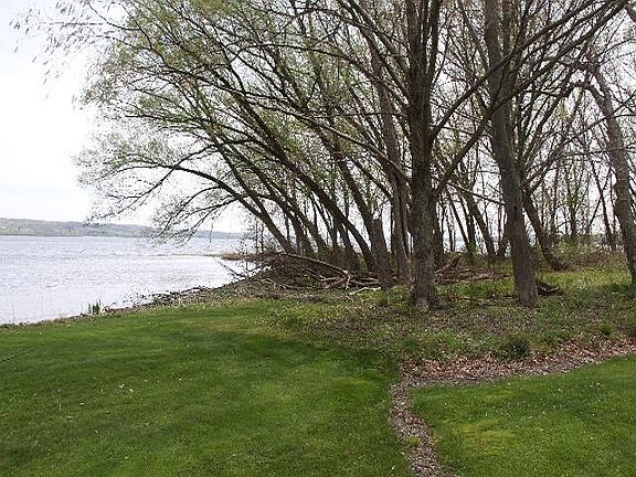 3rd image of 2778 W Lake Rd