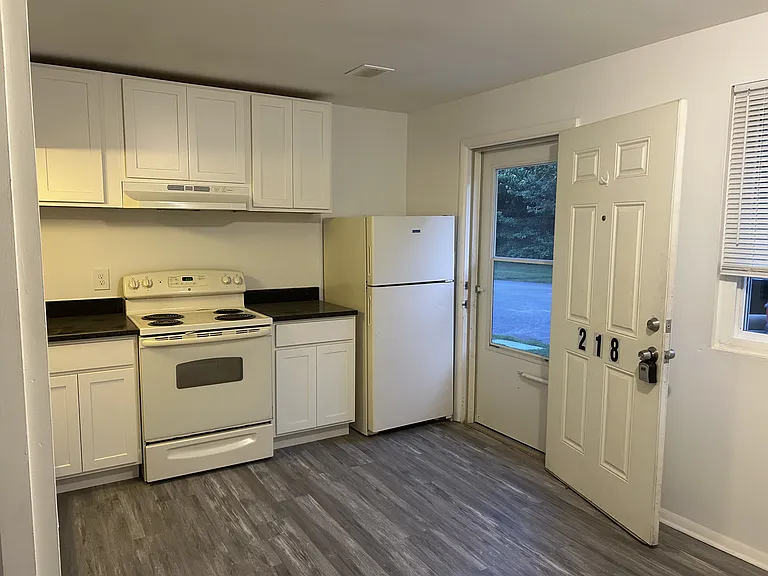 218 Aster Ln — Photo 2