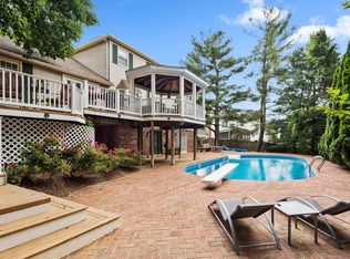 16304 Promontory Ct, Rockville, MD 20853