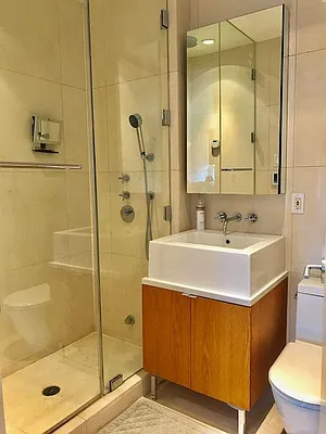 Rented by Veracity NYC LLC | media 13