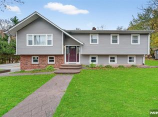 182 Yawpo Ave, Oakland, NJ 07436