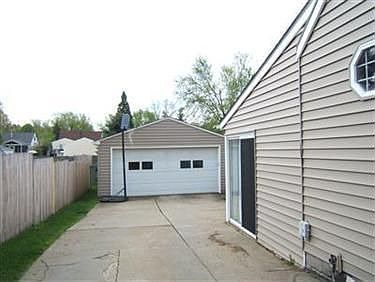4th image of 3758 Prospect Ave