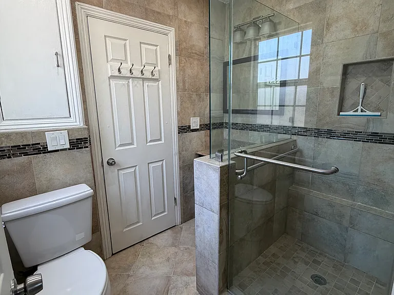 1320 Elm St — Photo 11