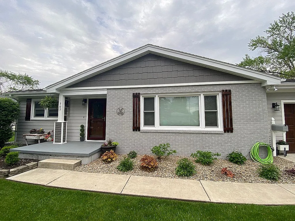 703 E Stewart Dr photo 1