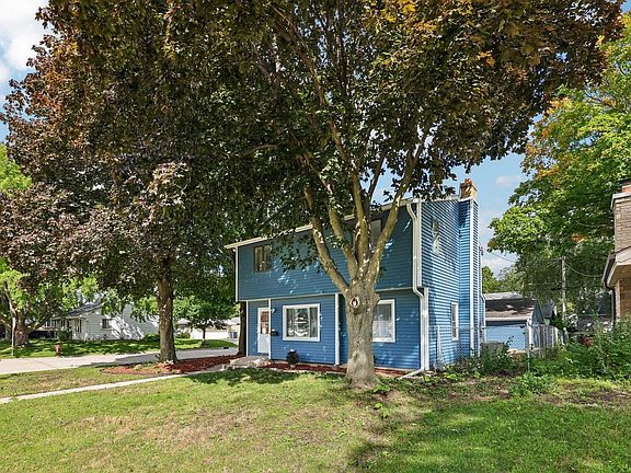 3rd image of 904 S 112th STREET