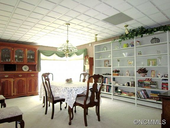 4th image of 50 Starlight Ln