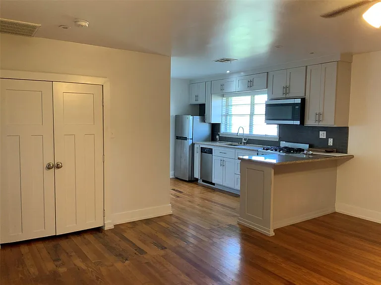 100 W Madison Cor #A — Photo 10