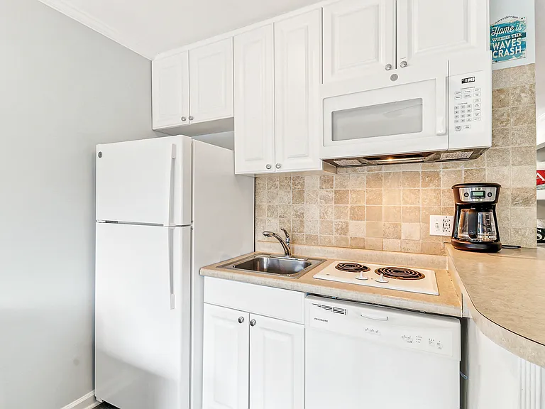 23 S Forest Beach Dr #142 — Photo 2