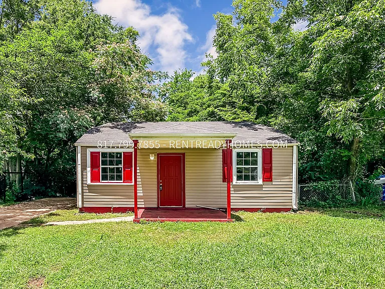 1420 Rayfield Dr — Photo 1