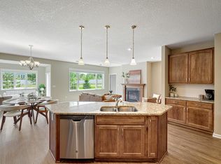1085 Roselyn Dr, Victoria, MN 55386