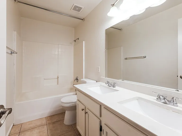 8745 W Tuckey Ln — Photo 15