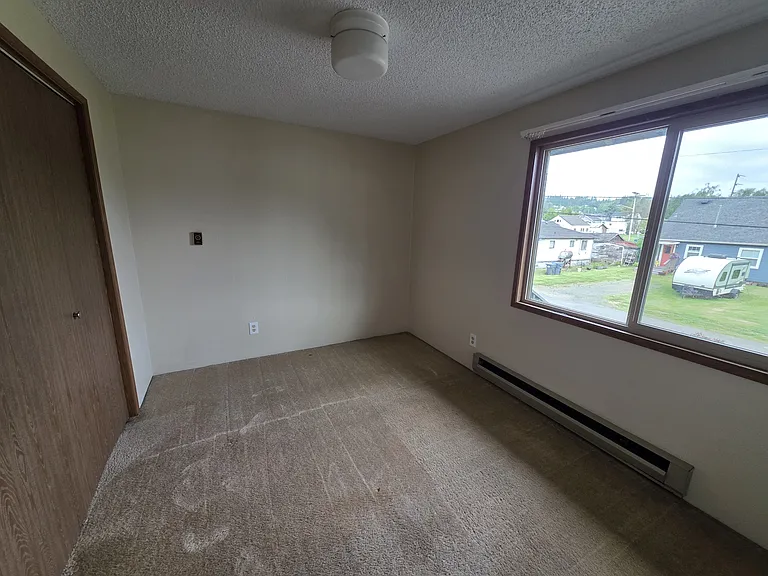 street side bedroom