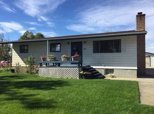 1105 4th St W, Roundup, MT 59072