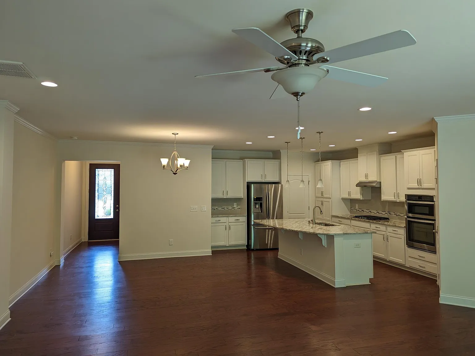 3 bed, 2.5 bath, 2285 sqft, $2,300 — Photo 3