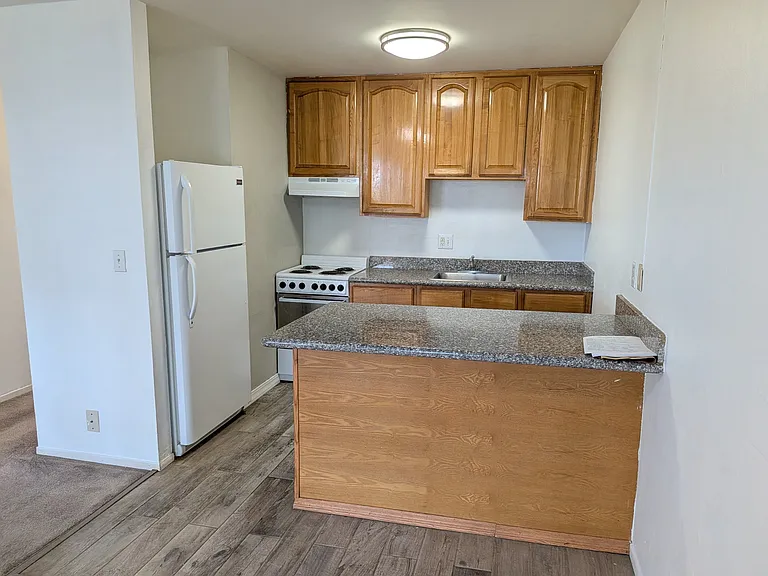 2850 Sneath Ln Apts — Photo 3